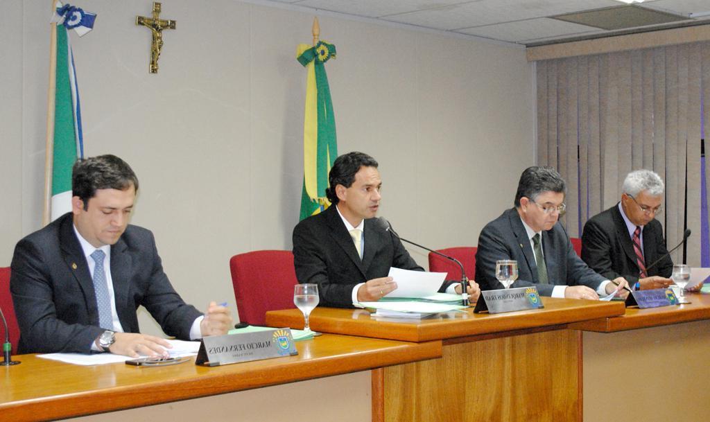 Imagem: Deputados se reúnem em 23ª reunião da CCJR.