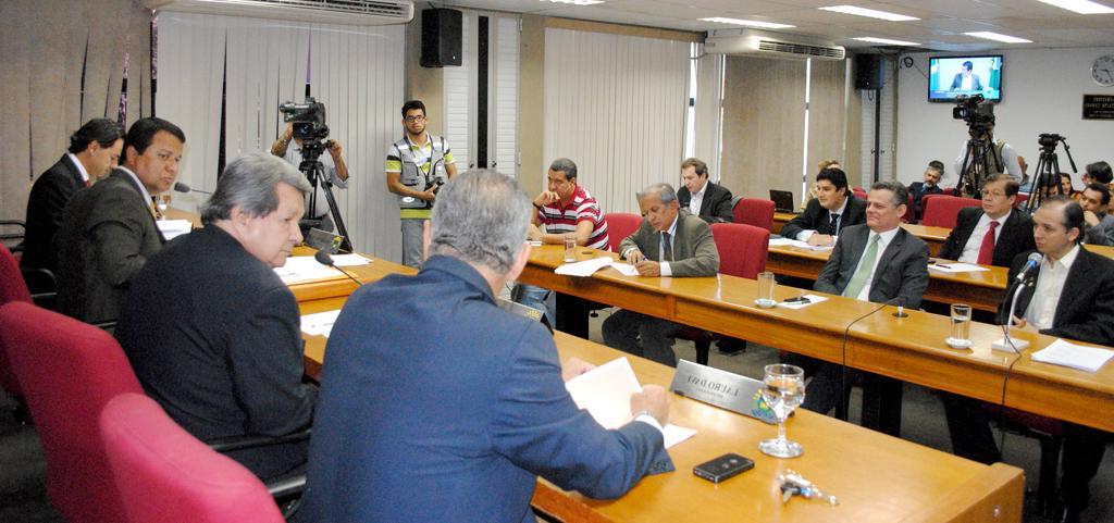 Imagem: Parlamentares ouvem o presidente do Conselho Regional de Medicina de MS.