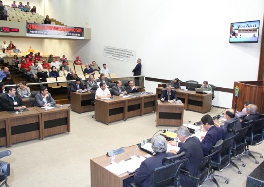 Imagem: Deputados estaduais durante oitiva com Adalberto Siufi