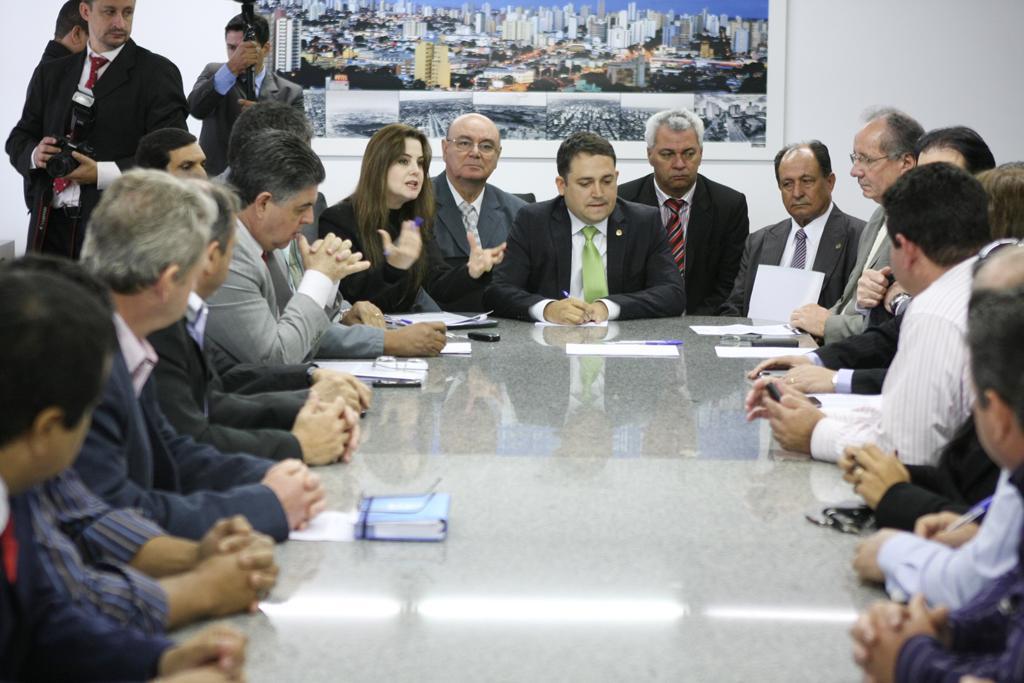 Imagem: Reunião entre deputados e superintendente do Incra culminou na criação da comissão.