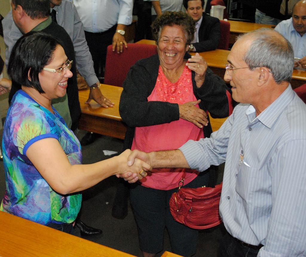 Imagem: Marcia Neris e Jurandir Carvalho se cumprimentaram ao fim das votações.