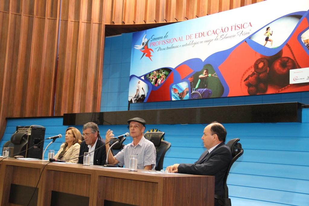 Imagem: Solenidade foi comandada pelo deputado Junior Mochi, vice-líder do governo.