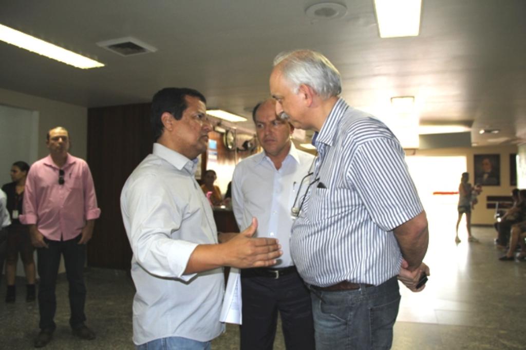 Imagem: Amarildo Cruz durante visita da CPI à Santa Casa de Campo Grande