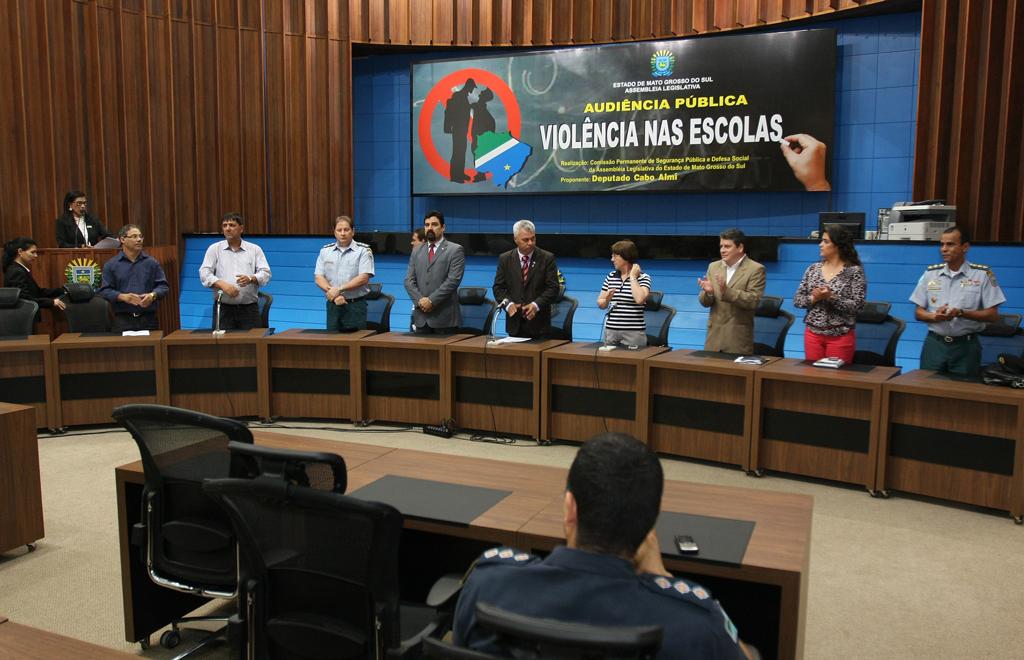 Imagem: Audiência para o debate da violência nas escolas de MS aconteceu no plenário Júlio Maia.