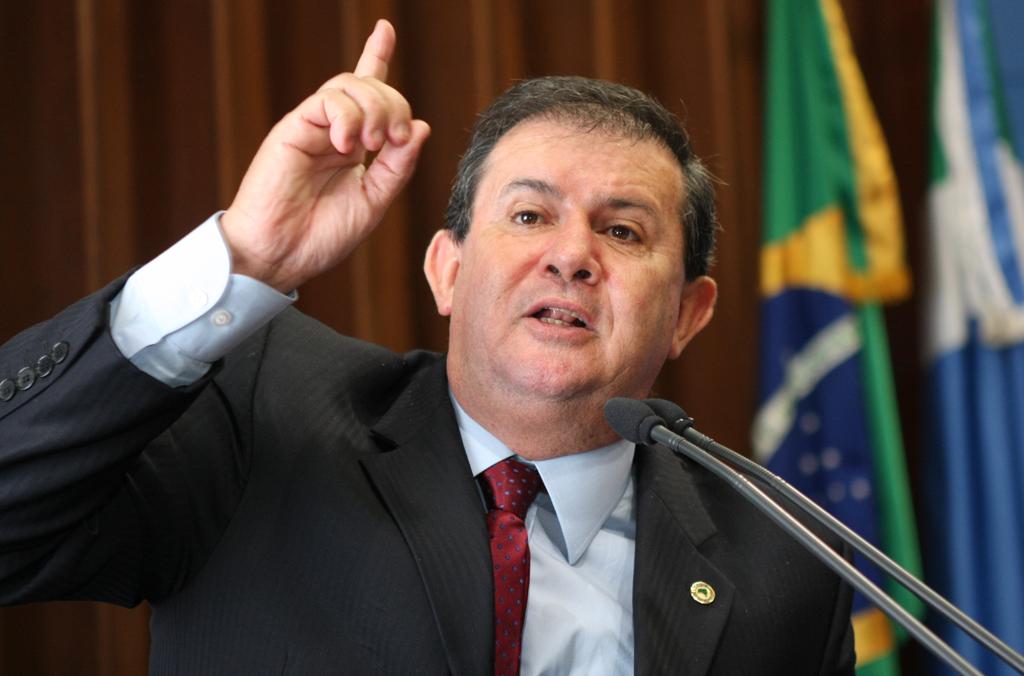 Imagem: Eduardo Rocha comemora proposta aprovada pela Câmara dos Deputados.