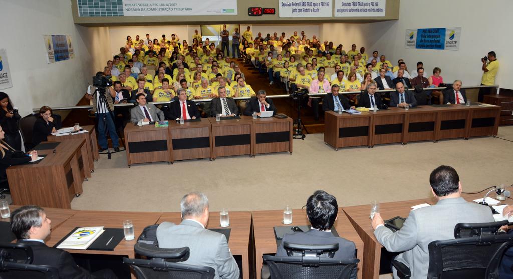 Imagem: Debate da PEC 186/07 foi realizado no plenário Júlio Maia.