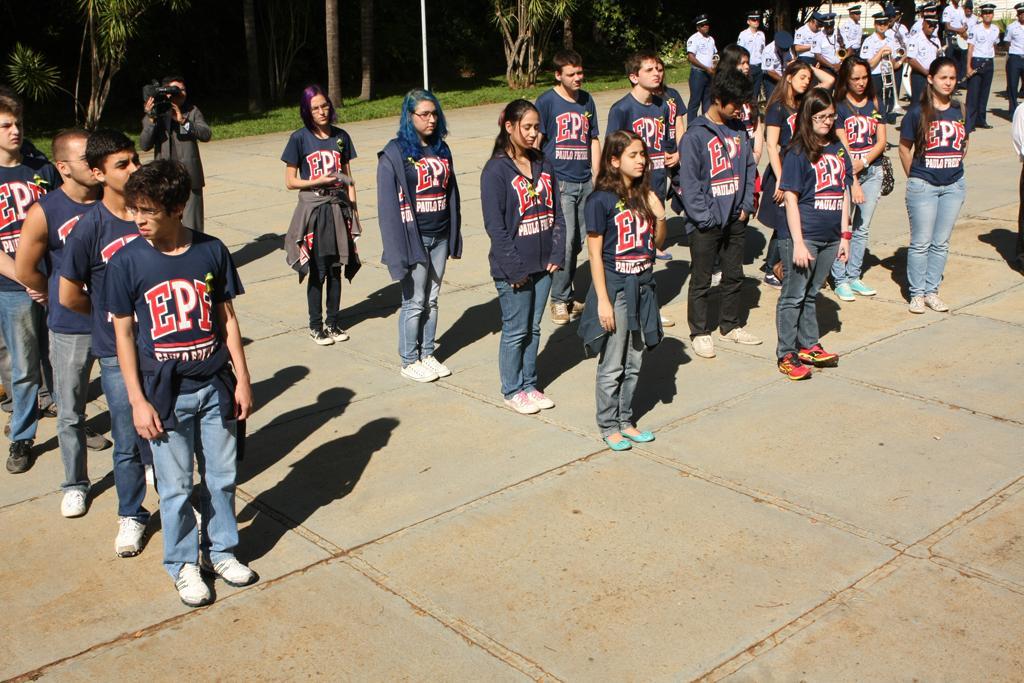 Imagem: Estudantes da Escola Paulo Freire participaram de ato cívico nesta terça-feira.