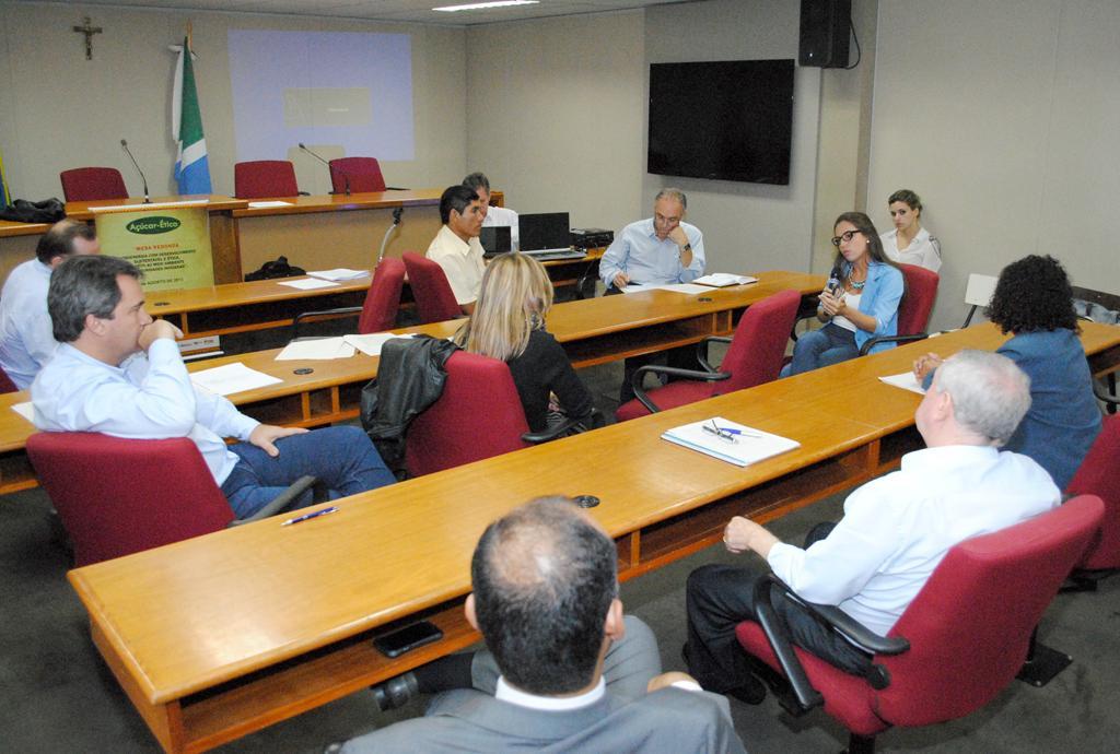 Imagem: Grupo debate soluções para situação vivida por comunidades indígenas de MS.