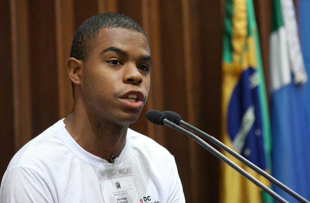 Imagem: André Luiz ocupou a tribuna para falar sobre Dia Estadual do Ambientalista, comemorado hoje.