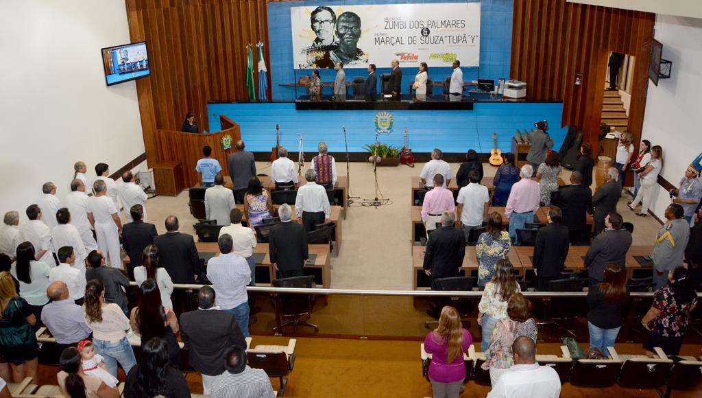 Imagem: Homenagens foram entregues em sessão solene no plenário.