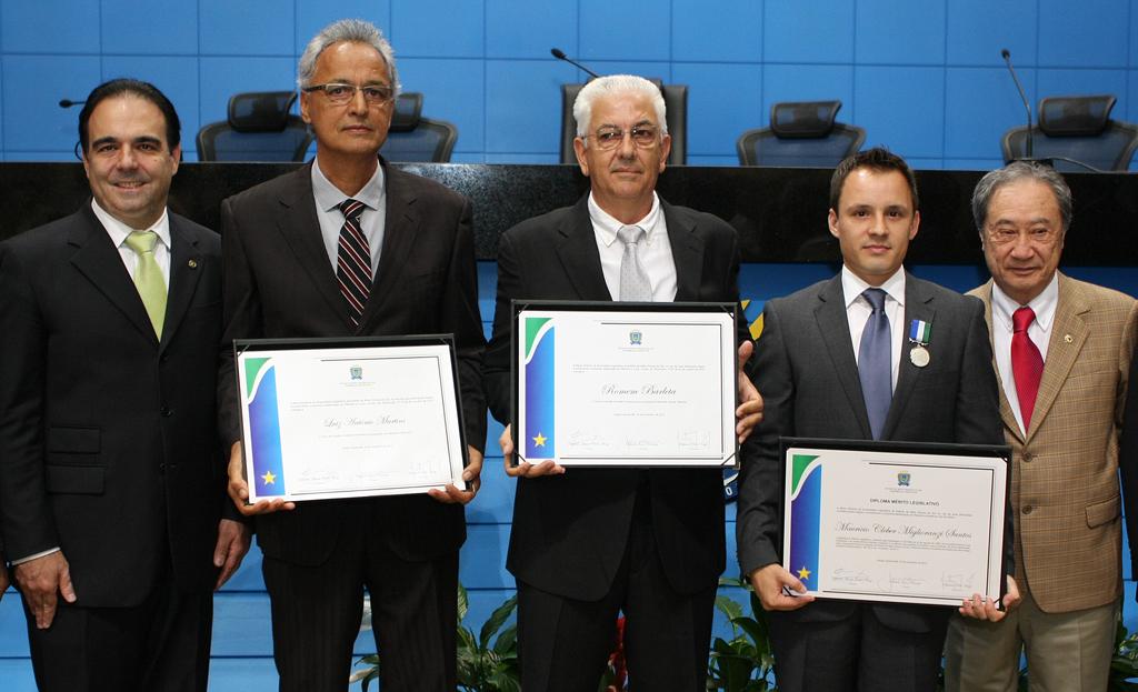 Imagem: Juiz e empresários foram homenageados pelos deputados Felipe Orro e George Takimoto.