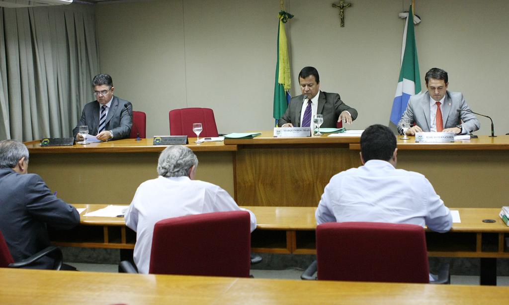 Imagem: Reunião da CCJR é realizada todas as terças-feiras no plenarinho Nelito Câmara.