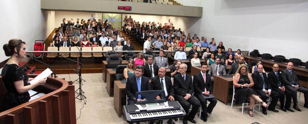 Imagem: Sessão solene para a entrega de honrarias foi comandada pela deputada Mara Caseiro.