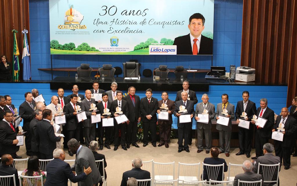 Imagem: Sessão solene para a entrega de homenagens a 58 pastores aconteceu no plenário Júlio Maia.