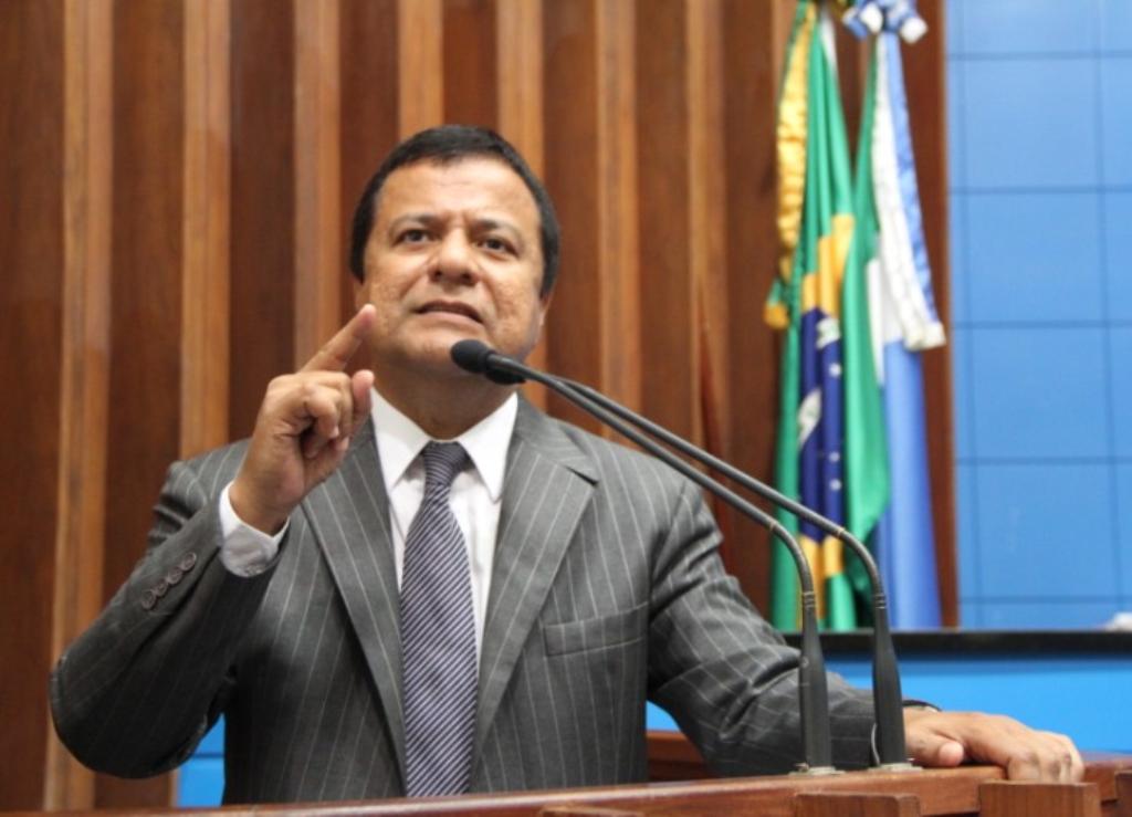Imagem: Amarildo Cruz durante discurso na tribuna da Assembleia Legislativa