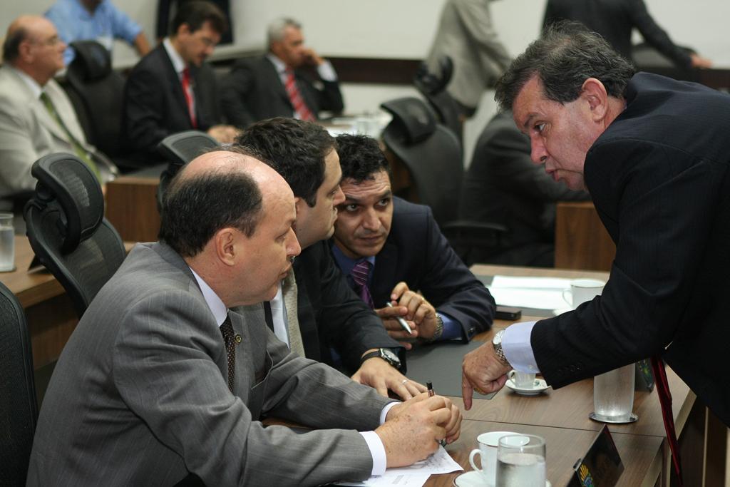 Imagem: Parlamentares receberam ontem o projeto com os valores do Fundersul para o ano que vem.