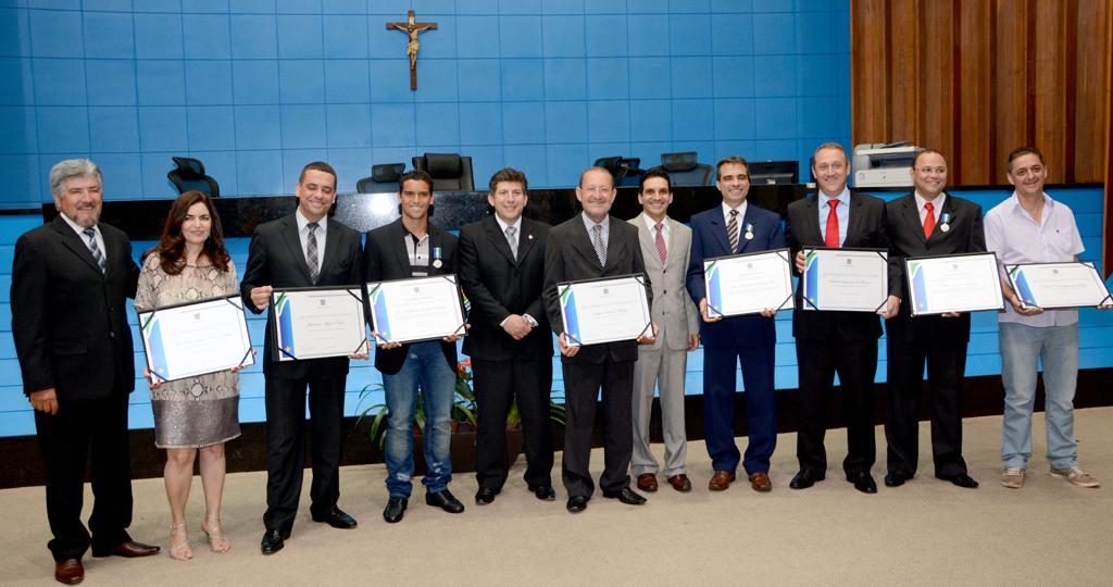 Imagem: Sessão solene foi realizada na noite desta segunda-feira.