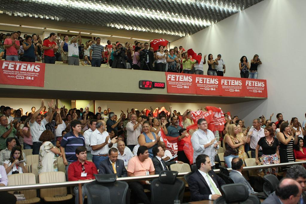 Imagem: Representantes da Fetems estiveram na Assembleia no dia 3 de dezembro para pedir apoio dos deputados.