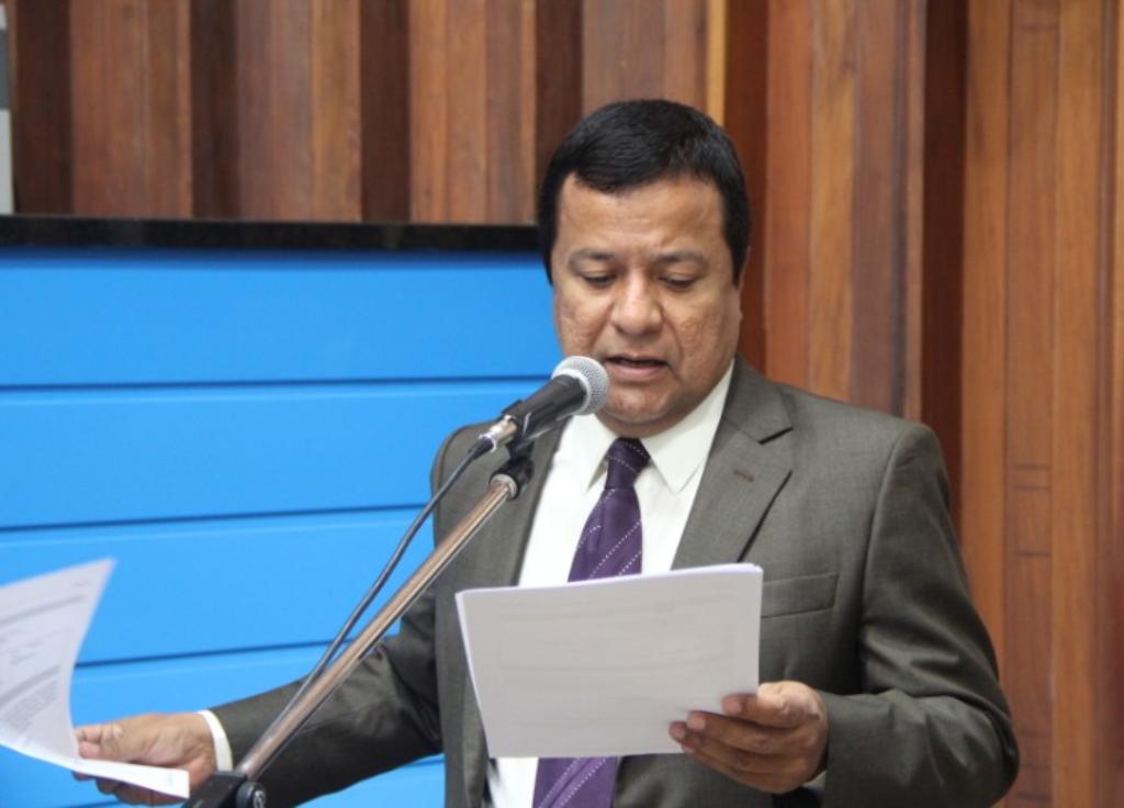 Imagem: Deputado Amarildo Cruz durante leitura de indicações