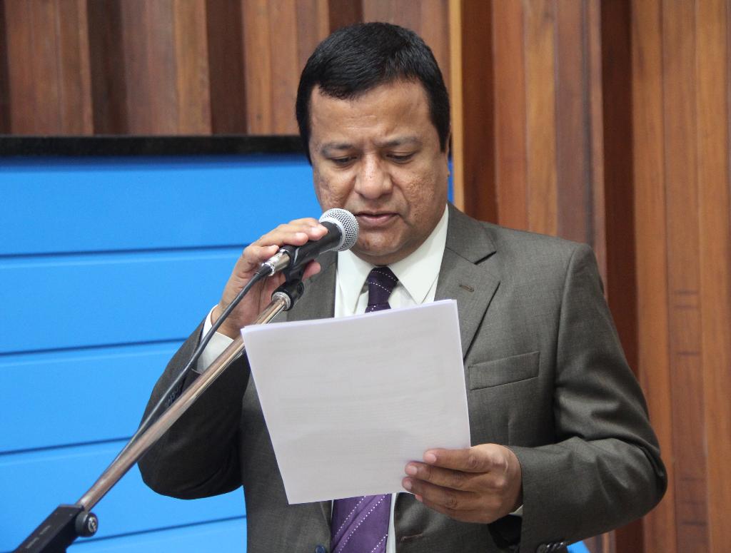Imagem: Deputado Amarildo Cruz durante leitura de indicação