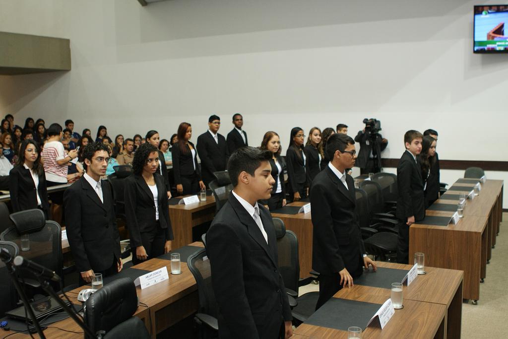 Imagem: Deputados estudantes foram empossados na manhã desta sexta-feira no plenário Júlio Maia.