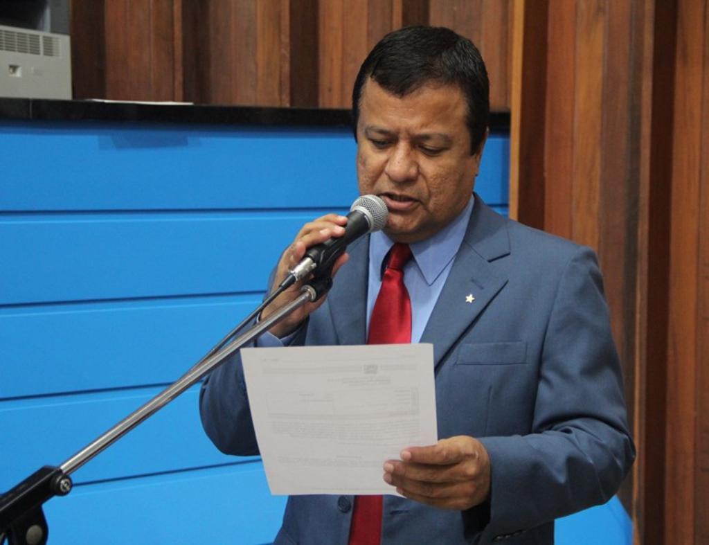 Imagem: Deputado Amarildo Cruz durante leitura de indicação