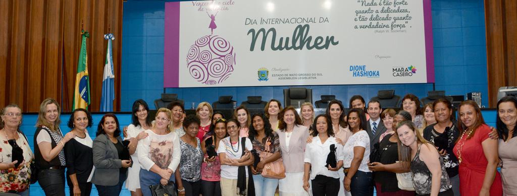 Imagem: Sessão solene homenageou mulheres que superaram a violência.