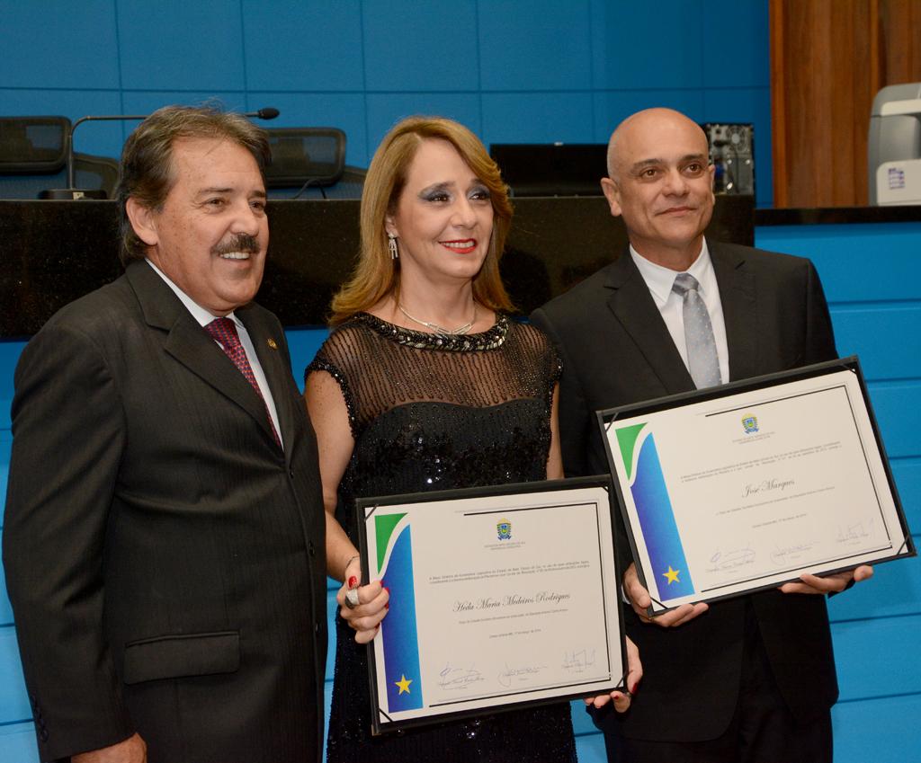 Imagem: Deputado Antônio Carlos Arroyo homenageia médica e empresário.