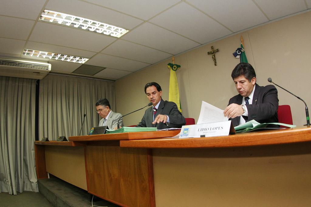 Imagem: Reunião da CCJR foi realizada nesta terça-feira no plenarinho Nelito Câmara.