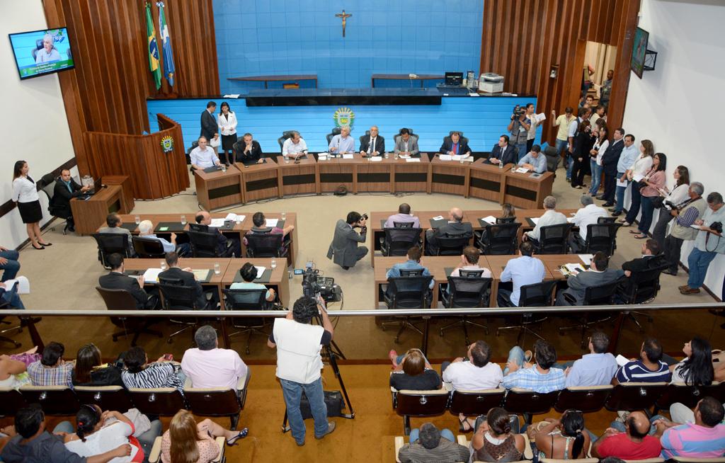 Imagem: Debate foi realizado ne plenário Deputado Júlio Maia.