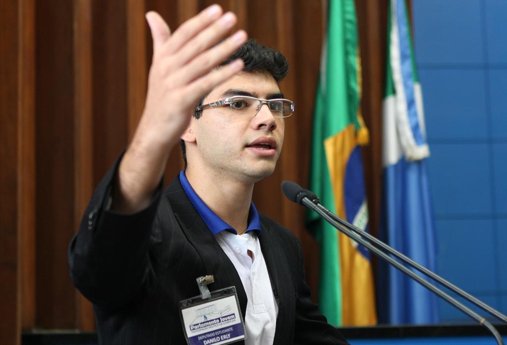 Imagem: Danilo Erly Achucarro é aluno do Colégio Militar de Campo Grande e presidente do Parlamento Jovem.