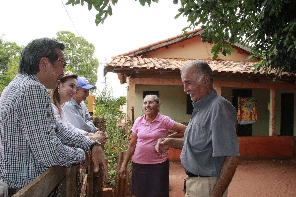 Imagem: Mara Caseiro visita moradores de Anhanduí