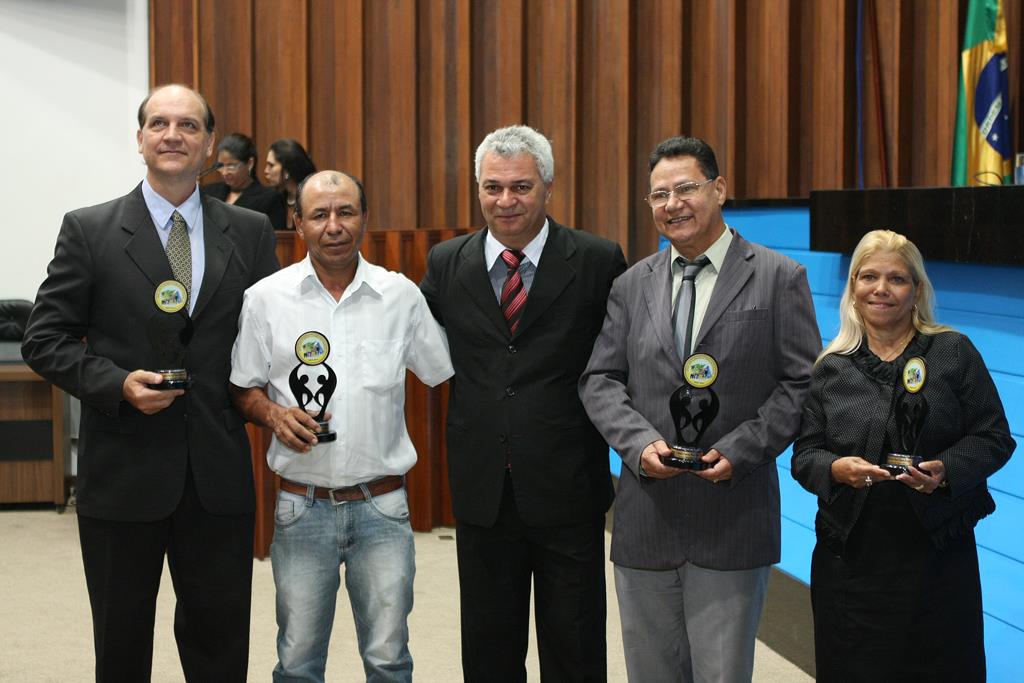 Imagem: Lideres comunitários foram homenageados em sessão no plenário Júlio Maia.