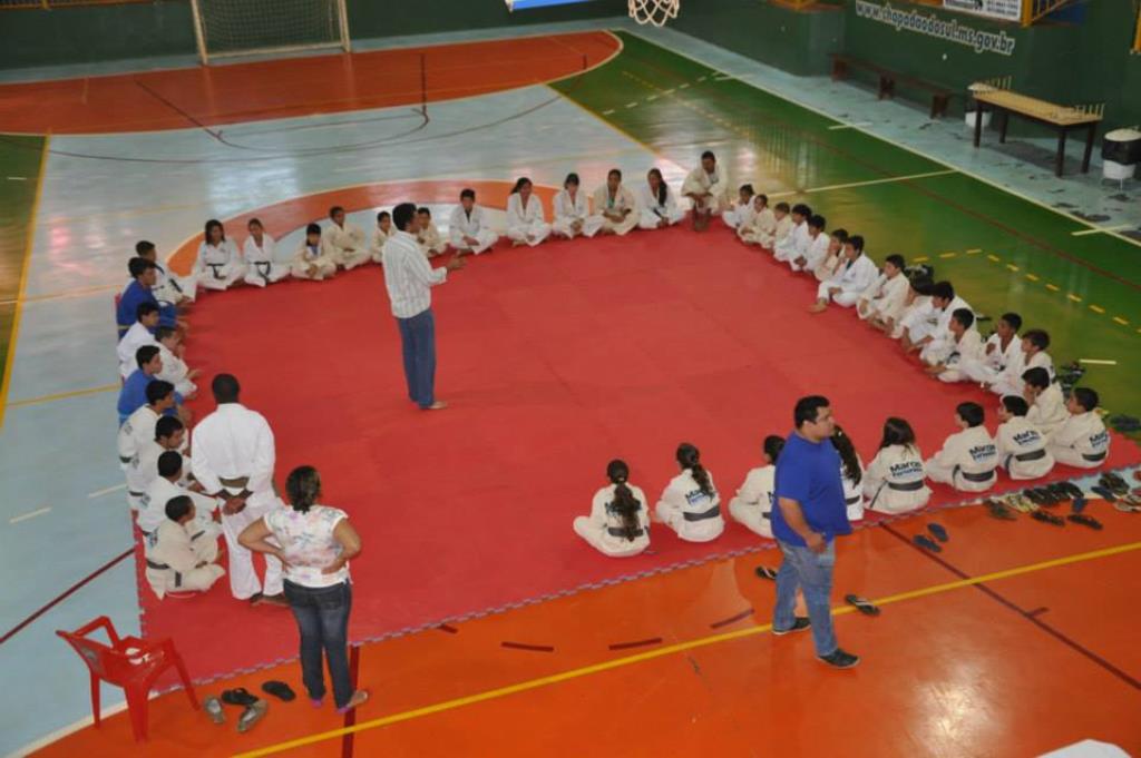 Imagem: Alunos durante campeonato de judô em Chapadão do Sul