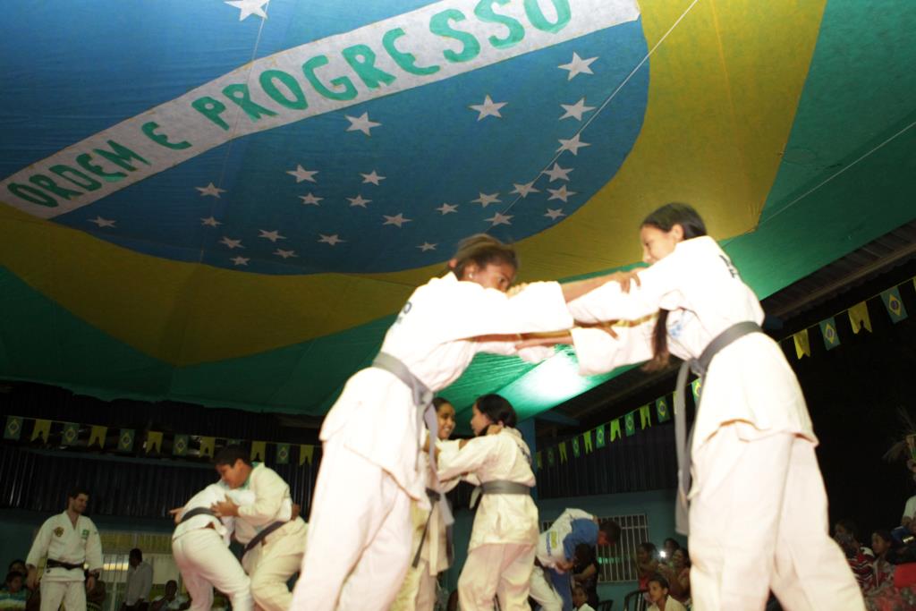 Imagem: Marcio Fernandes participa da troca de faixas dos judocas de Ribas do Rio Pardo