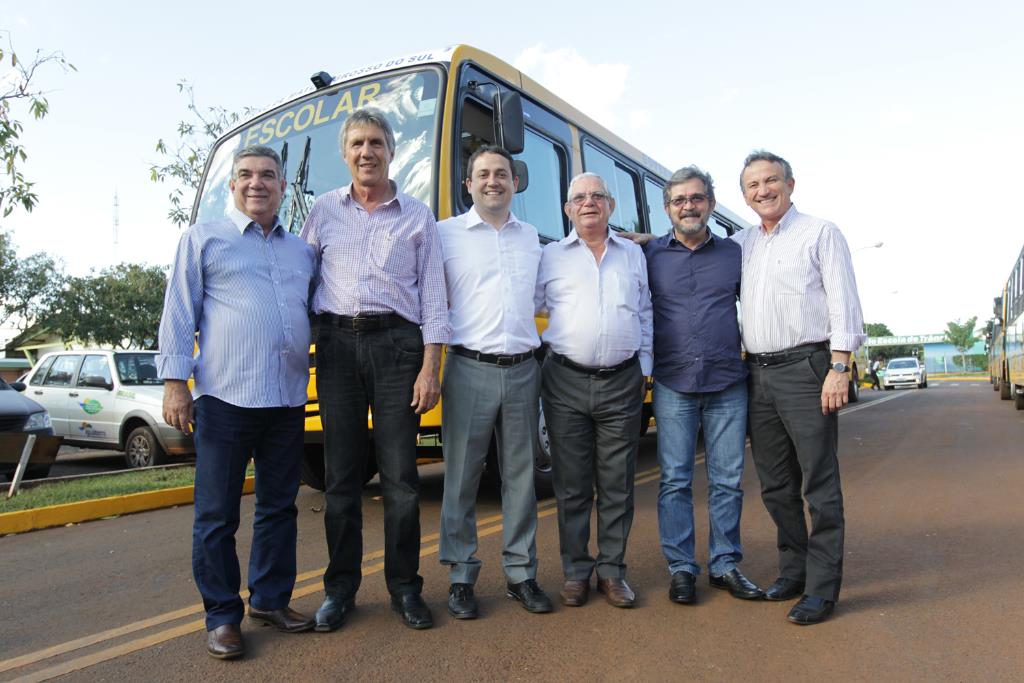 Imagem: Deputado com os prefeitos de Maracaju, Sidrolândia, São Gabriel do Oeste, Chapadão do Sul e Água Clara 