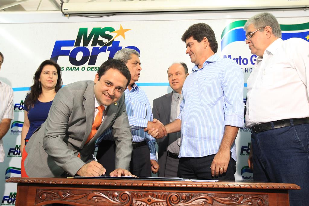 Imagem: Marcio Fernandes durante assinatura do convênio