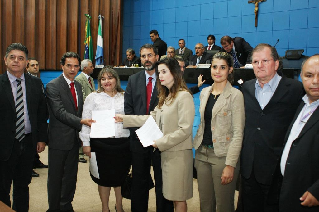 Imagem: TAC foi assinado na sessão de hoje com a presença de representantes do setor de telecomunicações e outros órgãos