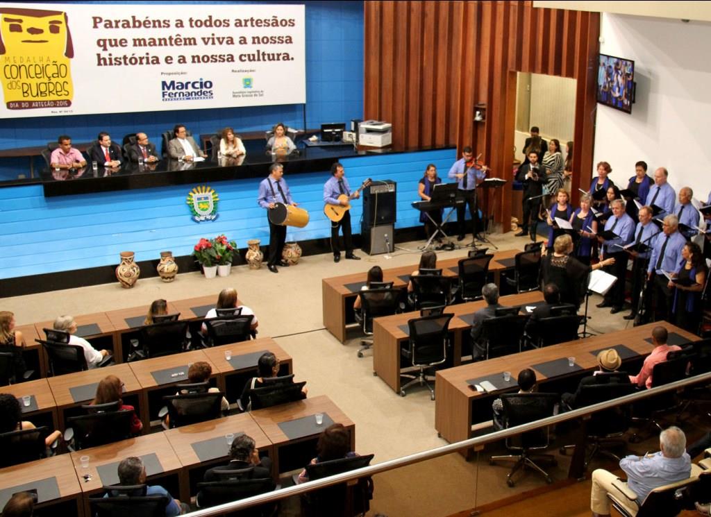 Imagem: Evento proposto pelo deputado Marcio Fernandes ocorreu no plenário Júlio Maia em comemoração ao Dia do Artesão