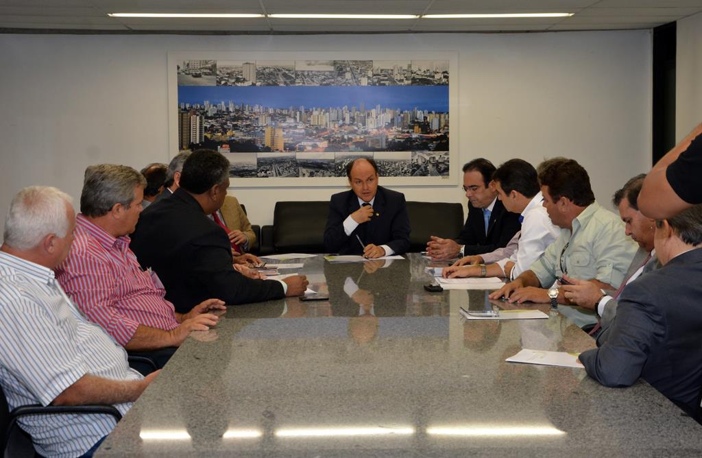 Imagem: Representantes do Sindicato das Indústrias e dos Produtores de Carvão Vegetal se reuniram hoje com os deputados