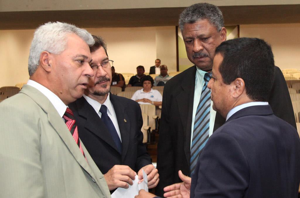 Imagem: Deputados do PT apresentaram moção de repúdio ao governo do Paraná, que tratou professores de forma truculenta