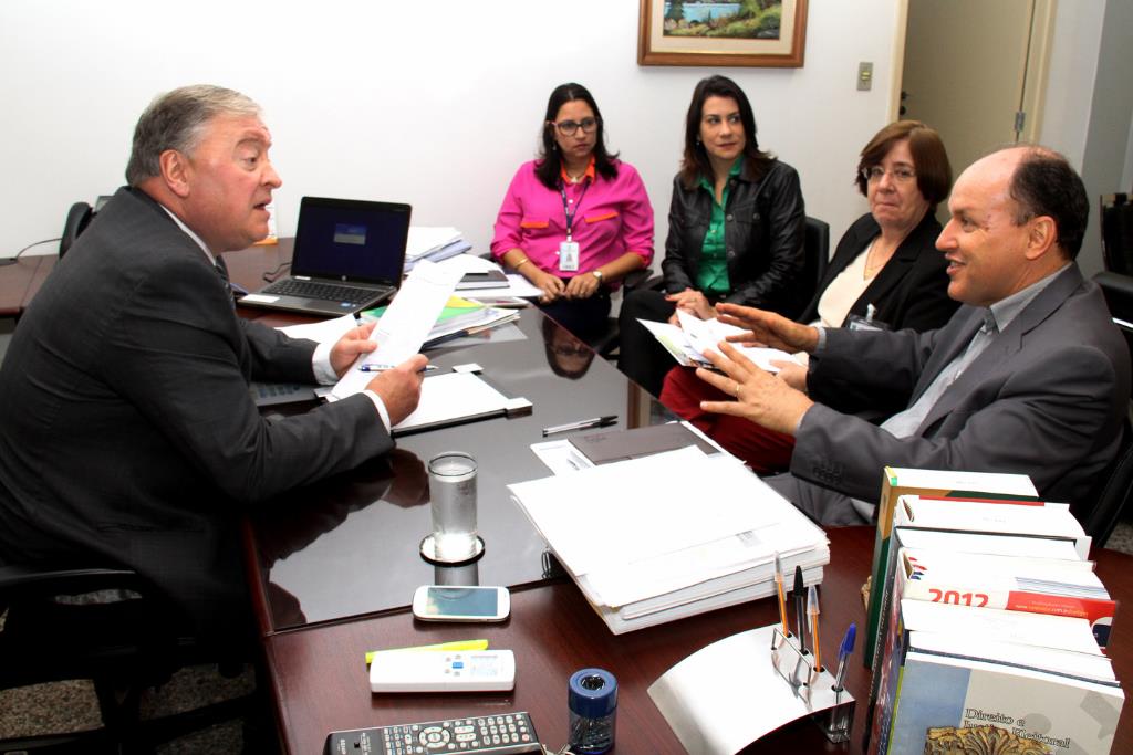 Imagem: A reunião ocorreu com o presidente do TRE-MS, desembargador Divoncir Schreiner Maran