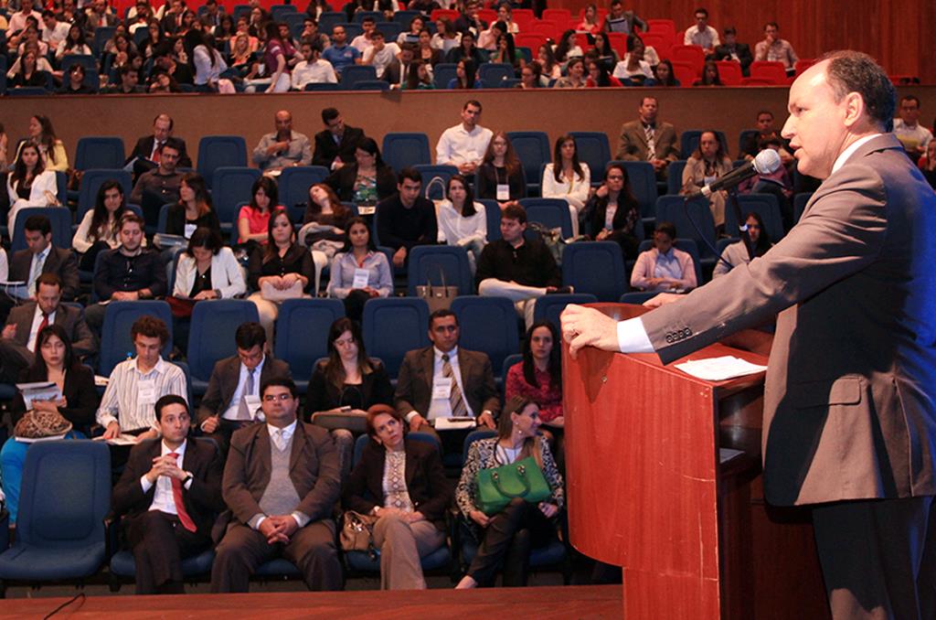 Imagem: Presidente da AL participou hoje de congresso de direito na Universidade Católica Dom Bosco