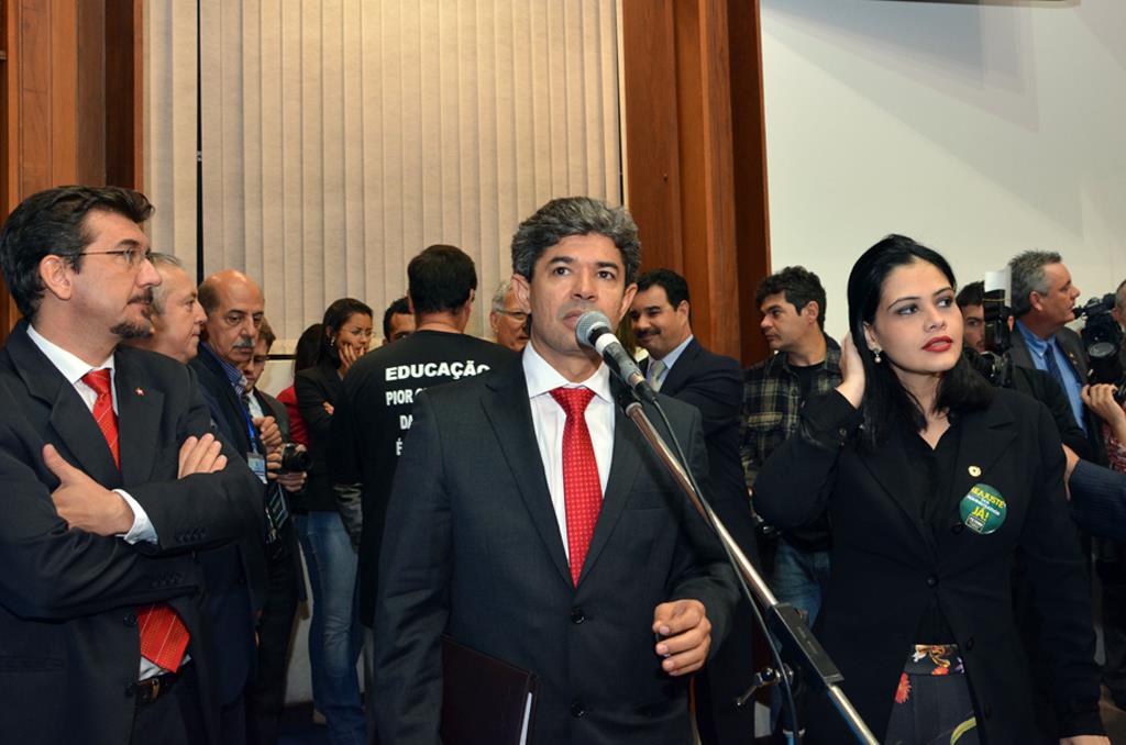 Imagem: Professor Rinaldo confere emendas junto ao deputado Amarildo Cruz