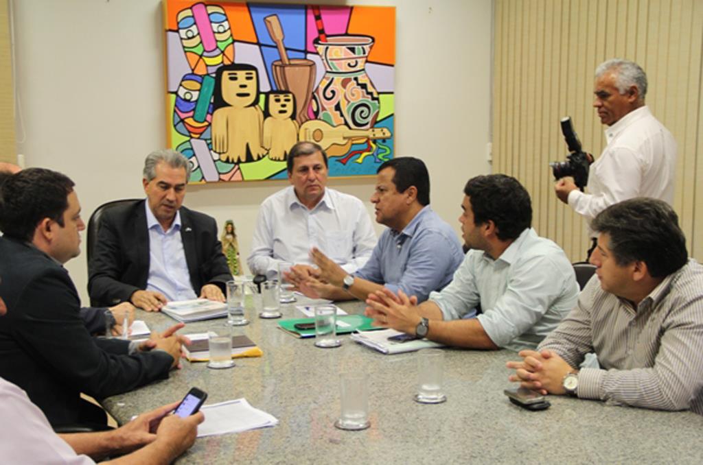 Imagem: Reunião entre deputados que integram a Comissão da Cesp e o governador Reinaldo Azambuja aconteceu na governadoria