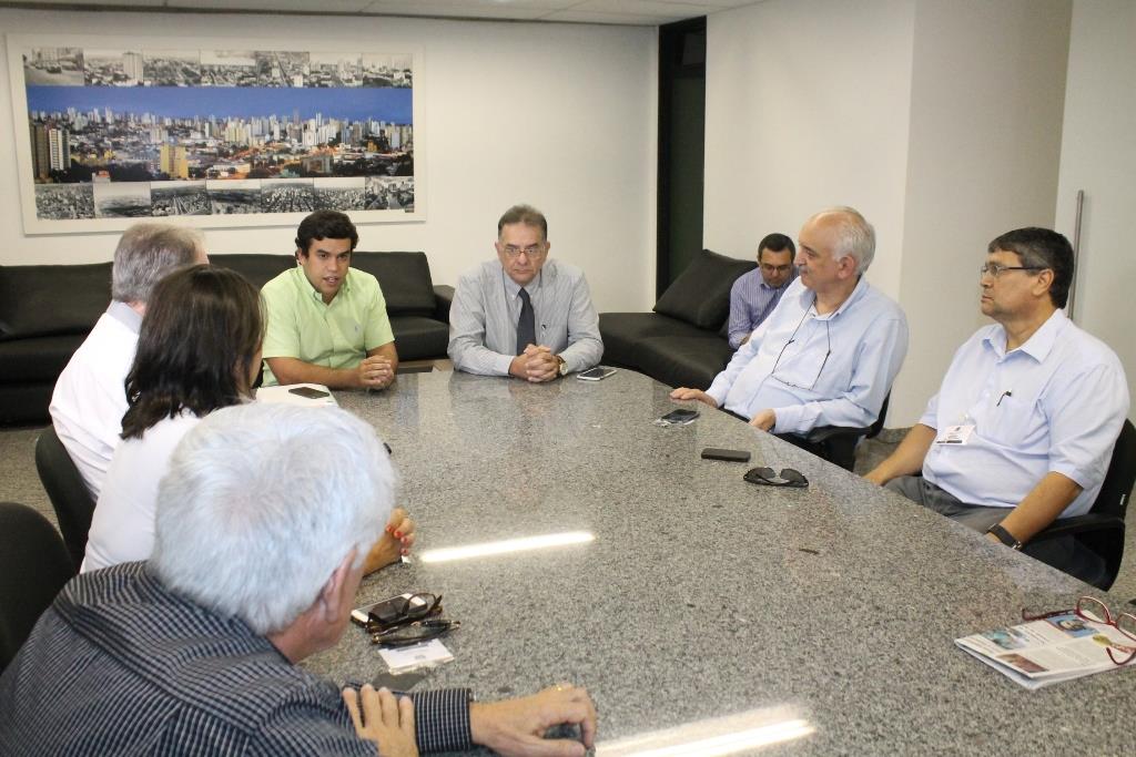 Imagem: Deputado Beto Pereira recebeu o secretário de Saúde Nelson Tavares e os representantes da Santa Casa em reunião nesta tarde