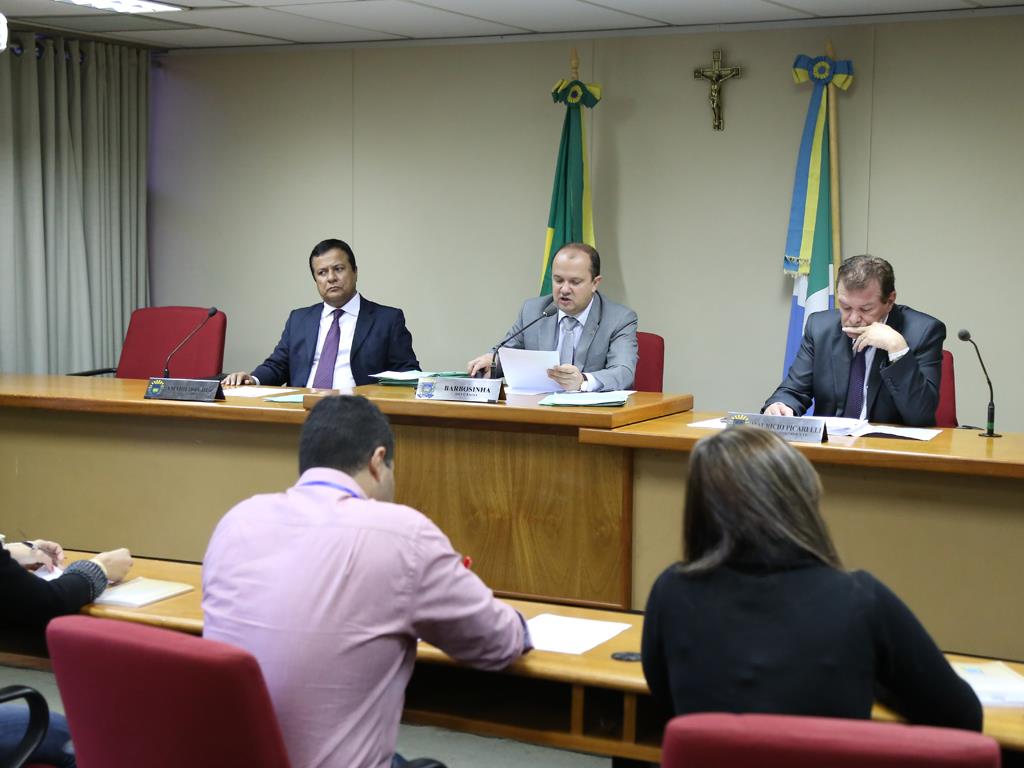 Imagem: CCJR ocorre todas as terça-feiras após a sessão plenária, no plenarinho da Assembleia Legislativa