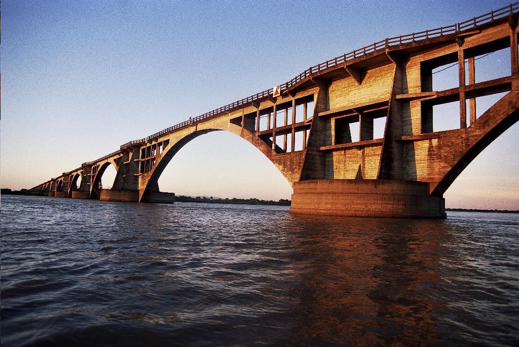 Imagem: Lei de autoria do deputado Marcio Fernandes dá o nome do poeta à ponte na BR-26, no km 714, em Porto Morrinho