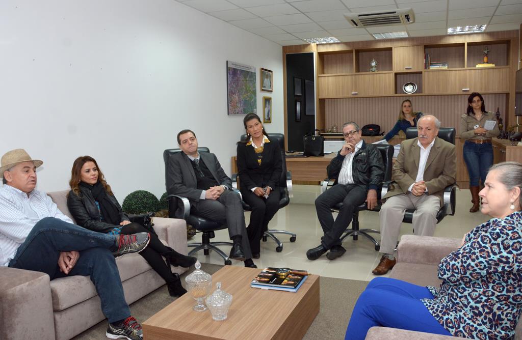 Imagem: Comissão de representantes da ALMS fez visita à sede da ALMT para definir detalhes da comemoração dos 180 anos daquele parlamento