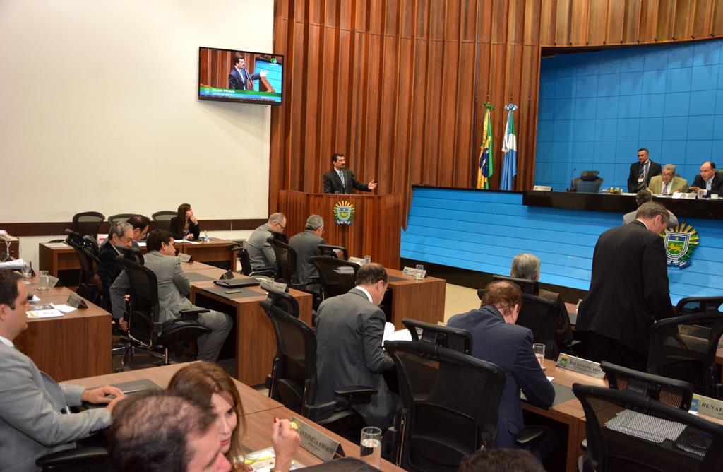 Imagem: A paralisão dos médicos em maio e neste mês levou pacientes a procurarem ajuda dos deputados para viabilizar o atendimento 